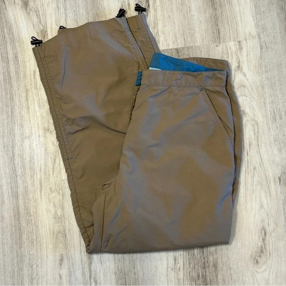 L.L. Bean Toasted Almond Adjustable Crop Gorpcore Nylon Performance Hiking Pants - Picture 3 of 5